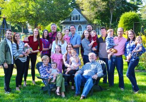 We like big groups on both sides! - Nick + Victoria with her side of the family, 2018